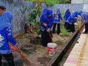 Gebrak OKI Lestari: DPPKB OKI Wujudkan Lingkungan Kerja Asri Lewat Aksi Gotong Royong